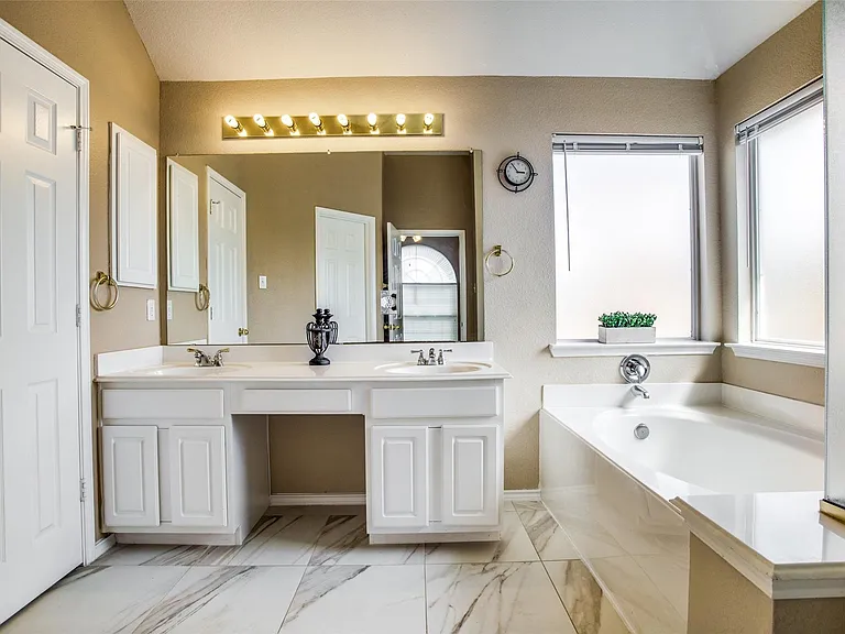 1402 Sunshine Dr — Photo 22