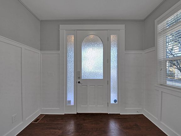 4th image of 1818 NE Berg Way