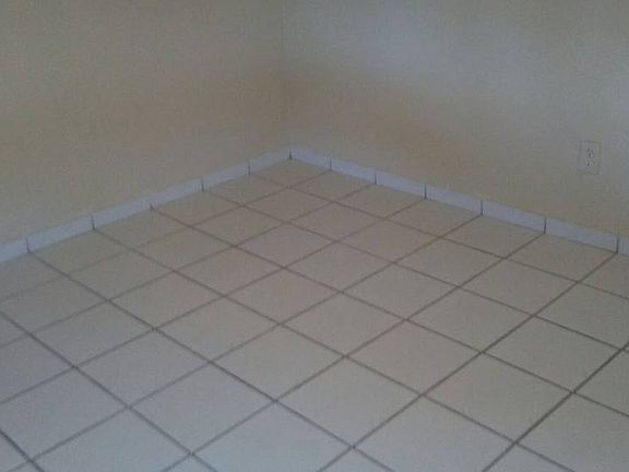 2nd image of 1939 N Glades Dr APT 9