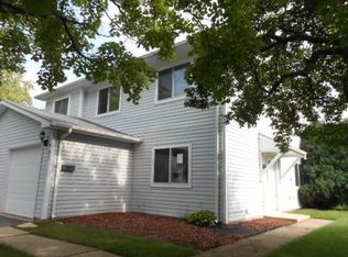 451 Esselen Ct, Carol Stream, IL 60188