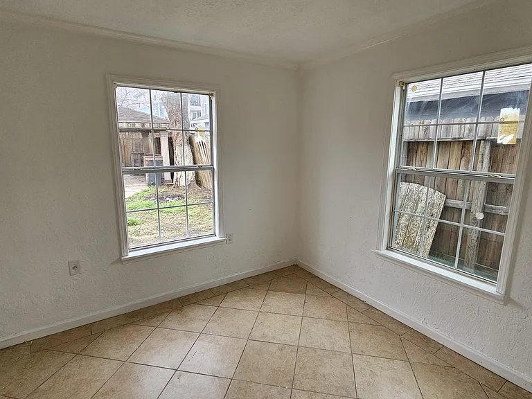 5643 Oriole St — Photo 11