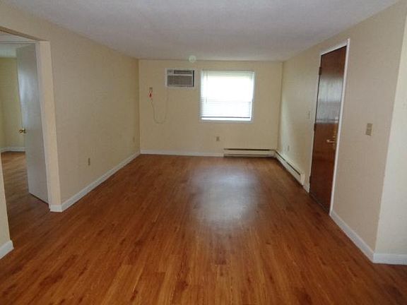 3rd image of 67 West St APT 10