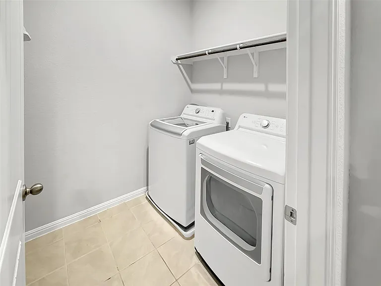 1916 Blue River Dr — Photo 18