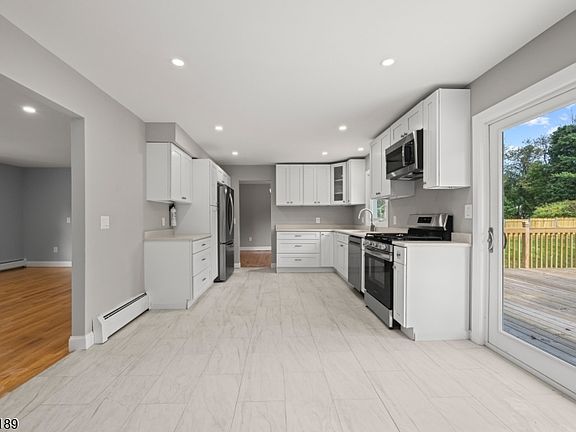 4th image of 14 Kim Ln