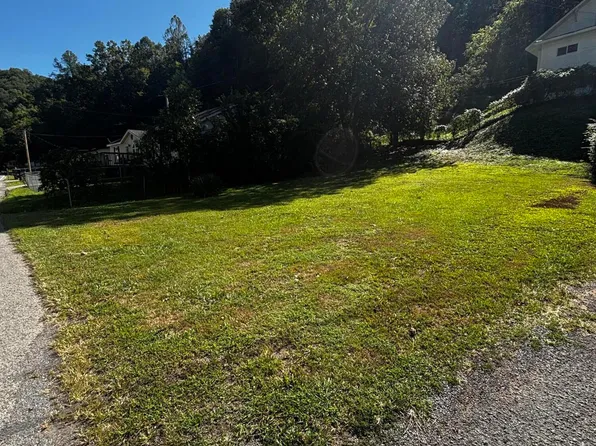 4921 Pond Creek Rd, Pinsonfork, KY 41555