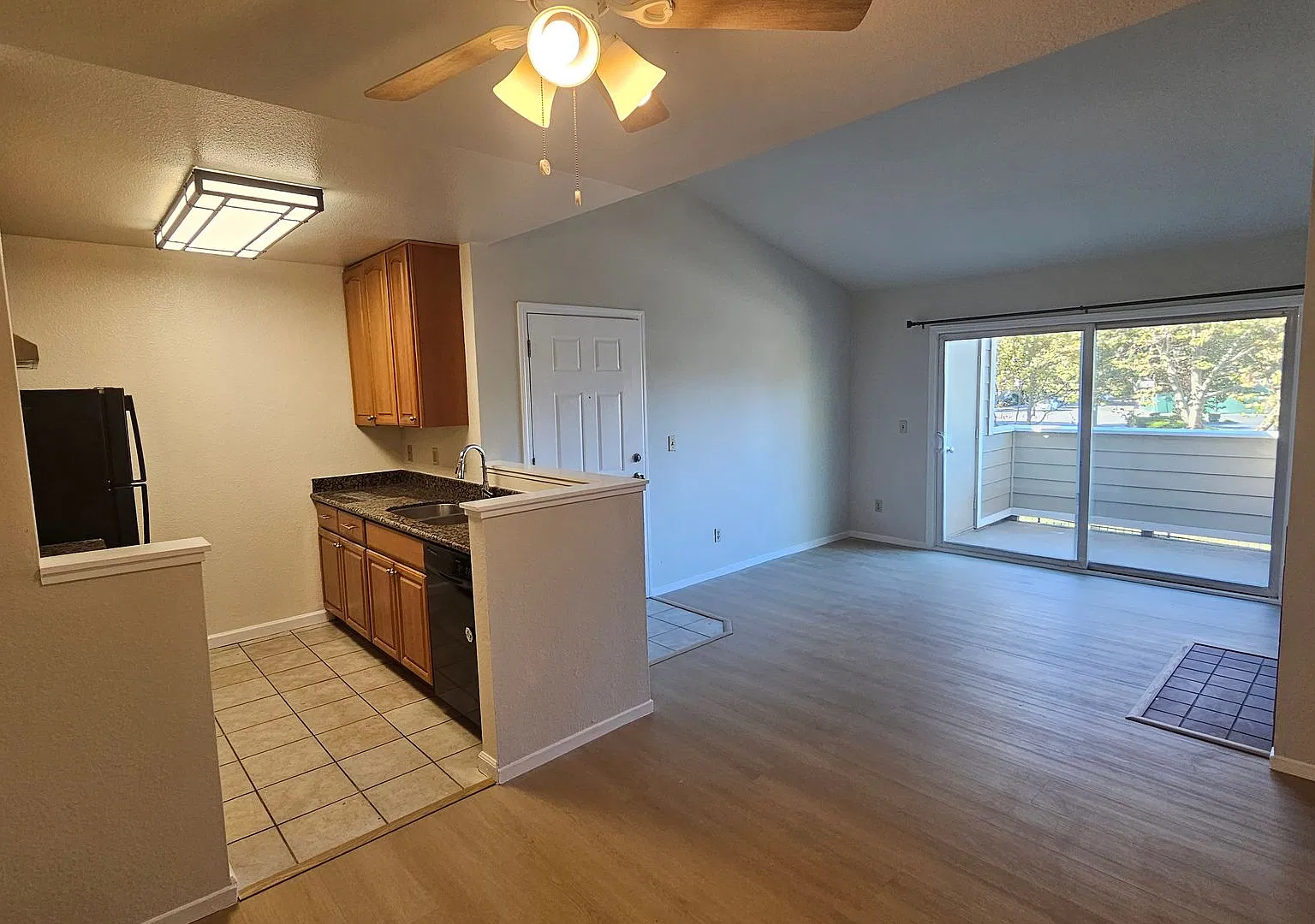 2nd Floor 2 bedroom freshly updated and ready for move in! — Photo 2