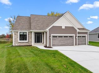 W251N2367 Valleyview CIRCLE, Pewaukee, WI 53072