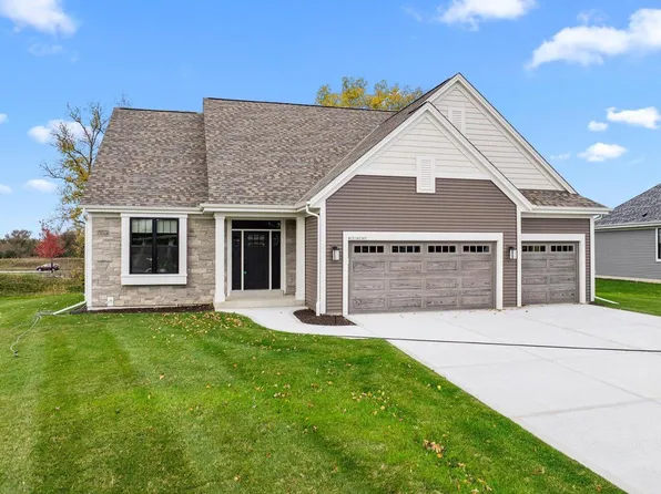 W251N2367 Valleyview CIRCLE, Pewaukee, WI 53072
