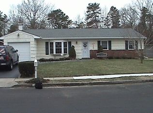 74 Burleigh Dr, Holbrook, NY 11741