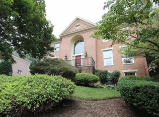3703 Lorcom Ln, Arlington, VA 22207