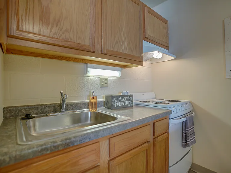 Inez Apartments — Photo 18