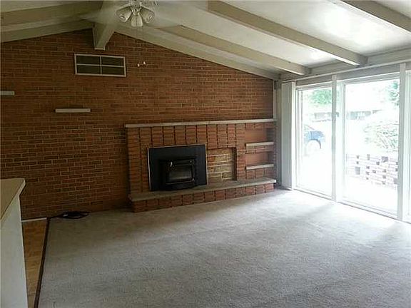 2nd image of 3211 W Lincolnshire Blvd