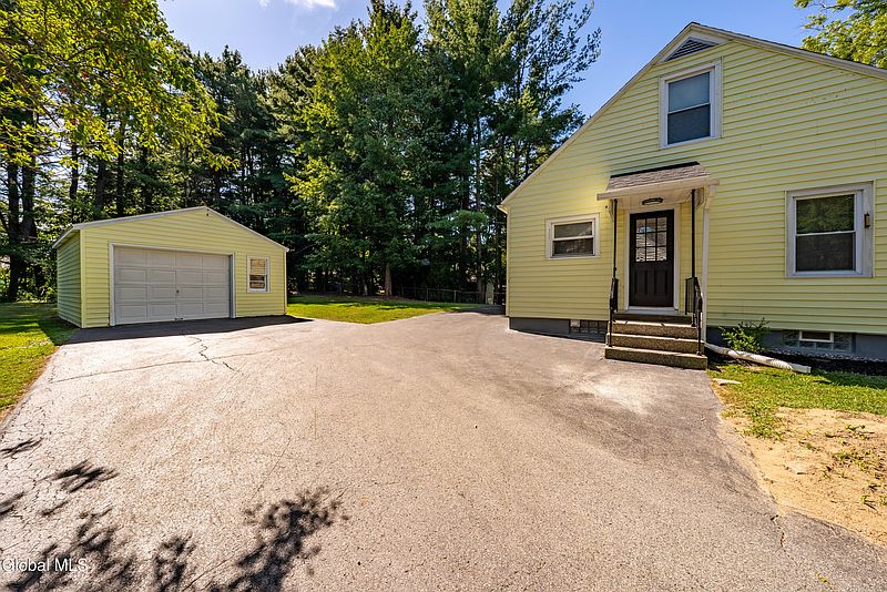 5th image of 912 Birchwood Lane