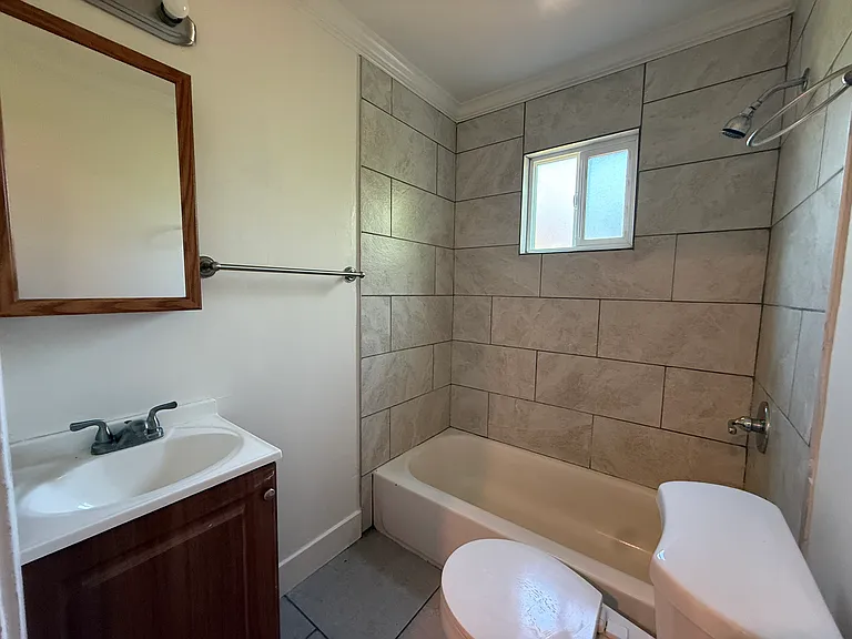 2323 Grove Ave — Photo 7