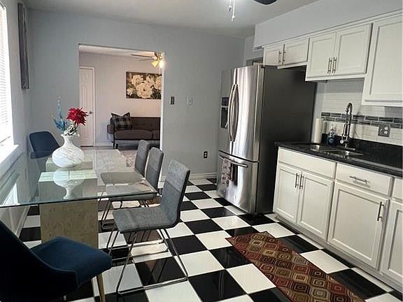 3rd image of 712 Toronto Ave #6