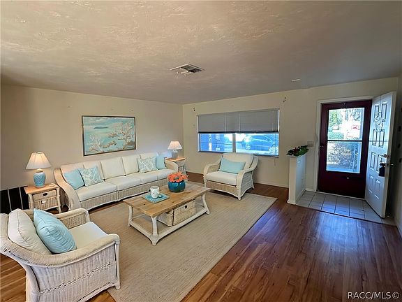 3rd image of 3335 N Tamarisk Ave