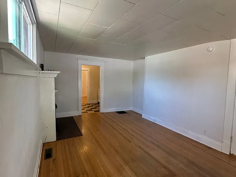 1207 W Washington St — Photo 25