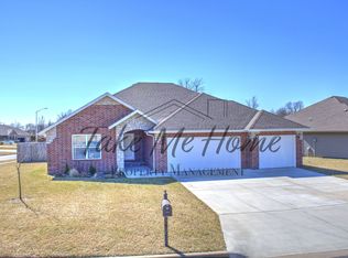 5776 E Gatehouse Dr, Strafford, MO 65757
