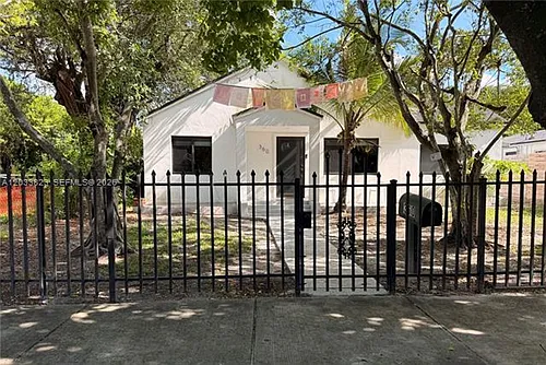 360 NW 40th St Photo 1 360 NW 40th St Photo 1