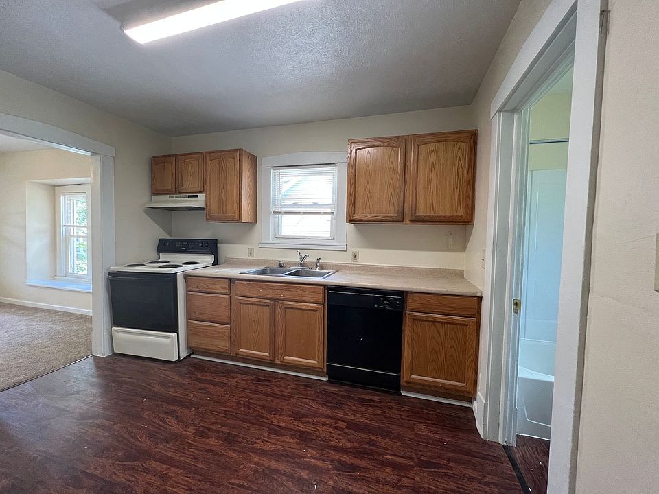 2nd image of 234 E Howard St