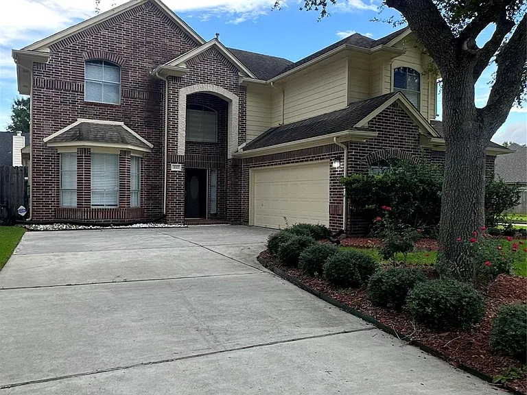 435 Leisure Dr — Photo 4