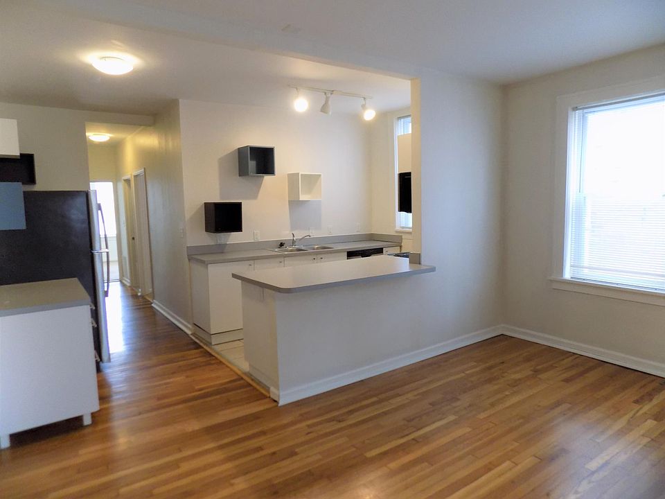 Living Room/Kitchen