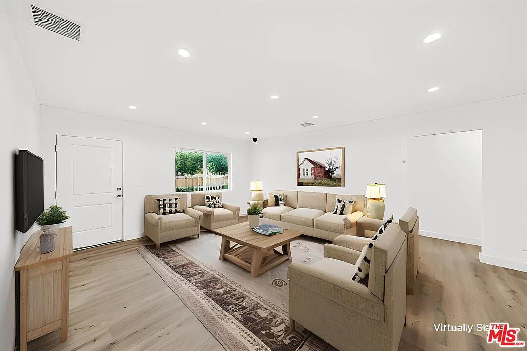4 bed, 2.5 bath, 1581 sqft, $3,950 — Photo 4