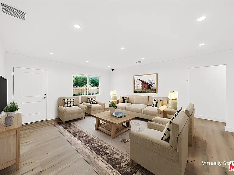 17623 Burbank Blvd — Photo 6