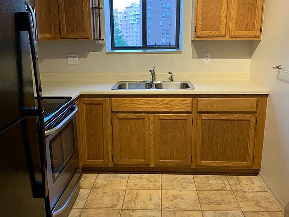 4th image of 6500 Woodlake Dr APT 512