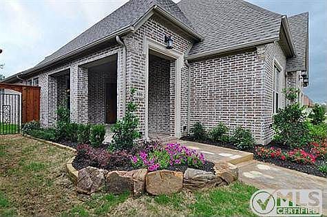 4th image of 686 Flagstone Dr