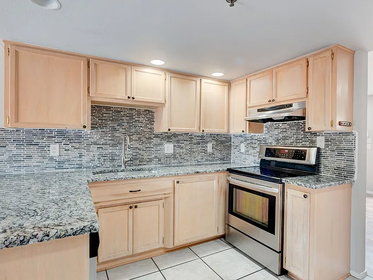 300 N Oak Harbor St #C102 — Photo 1
