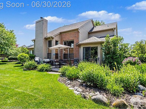 4th image of 1085 Bloomview Cir