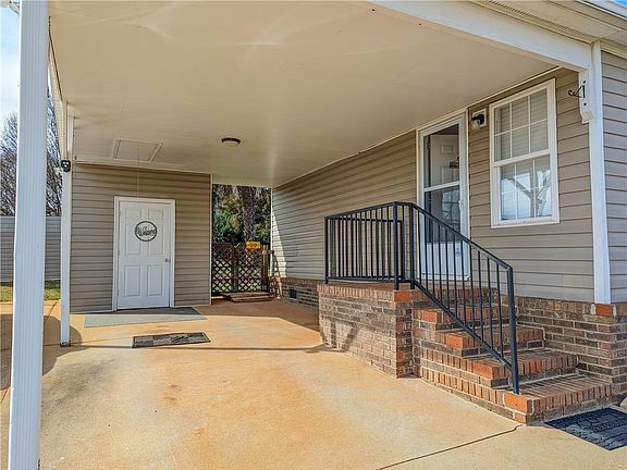4th image of 102 Lauren Flynn Dr