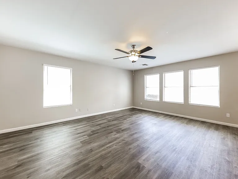 11215 W Garfield St — Photo 8
