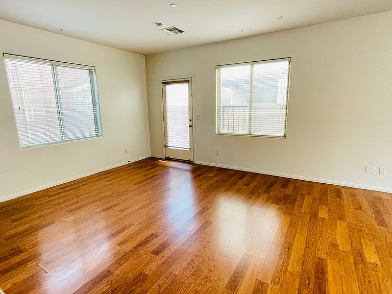 669 Emerald Idol Pl — Photo 4