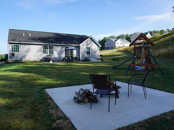 4th image of 215 Rolling Hill Farm Dr