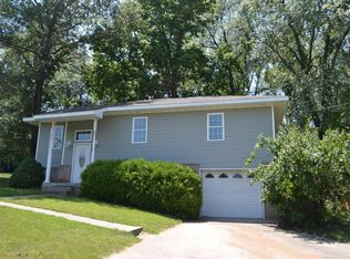 106 Amber St, Cassville, MO 65625