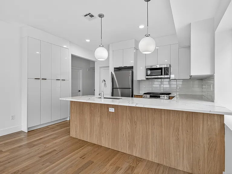 46 Hudson Ave #B — Photo 6