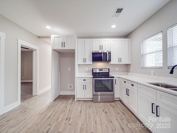 4th image of 903 W End Ave