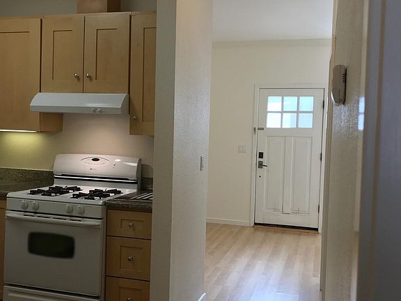 3rd image of 146 Valley Oak Dr