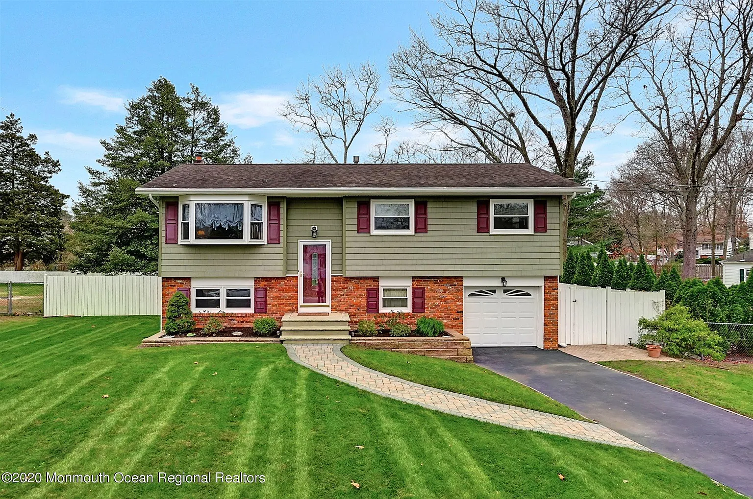 875 Brookville Rd photo 1