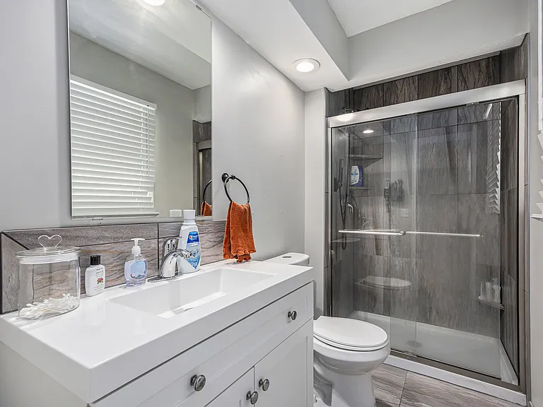6704 Lakeshore Dr — Photo 9