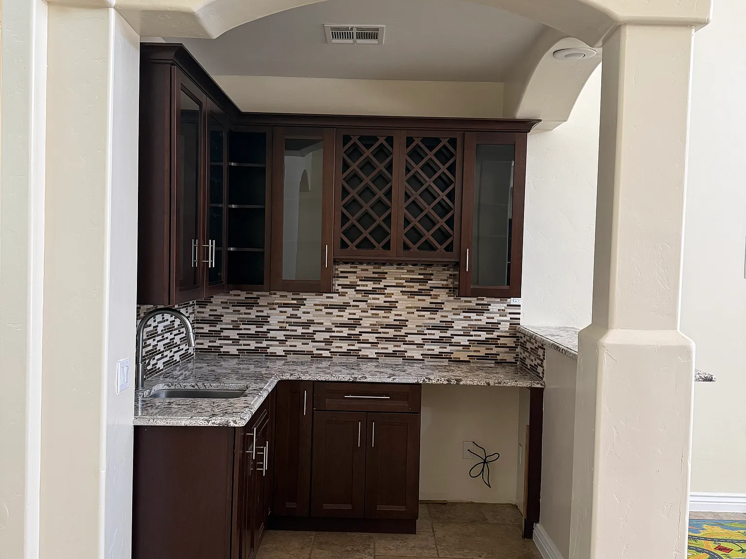 4 bed, 3.5 bath, 3599 sqft, $3,000 — Photo 4