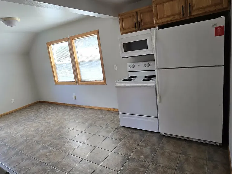 818 Main St #2 — Photo 2