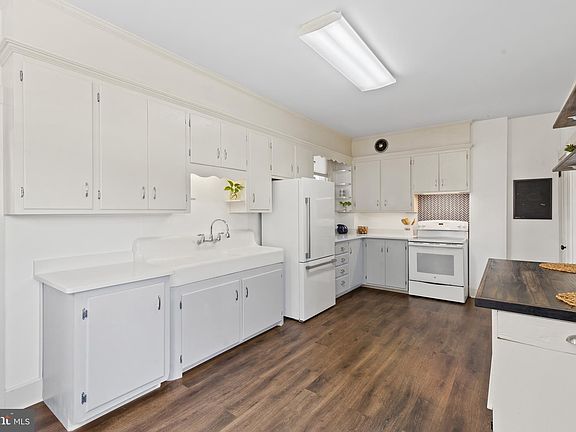 4th image of 27 E Cottage Ave