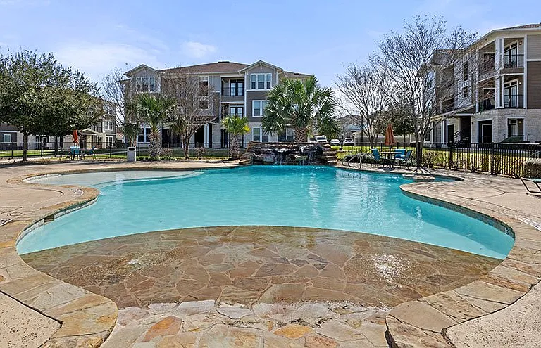 Parkway Grande Apartment Homes — Photo 18