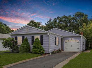8 Linstead Ct, Toms River, NJ 08757