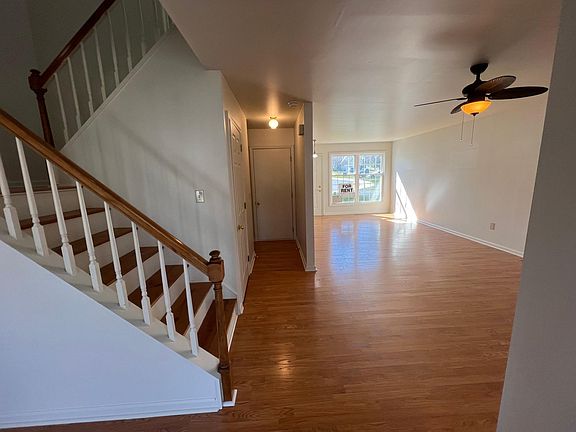 4th image of 10 Winterset Ct