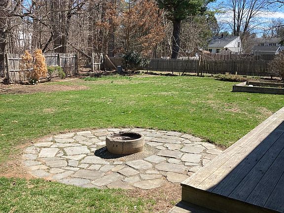 Fire Pit & Back Yard