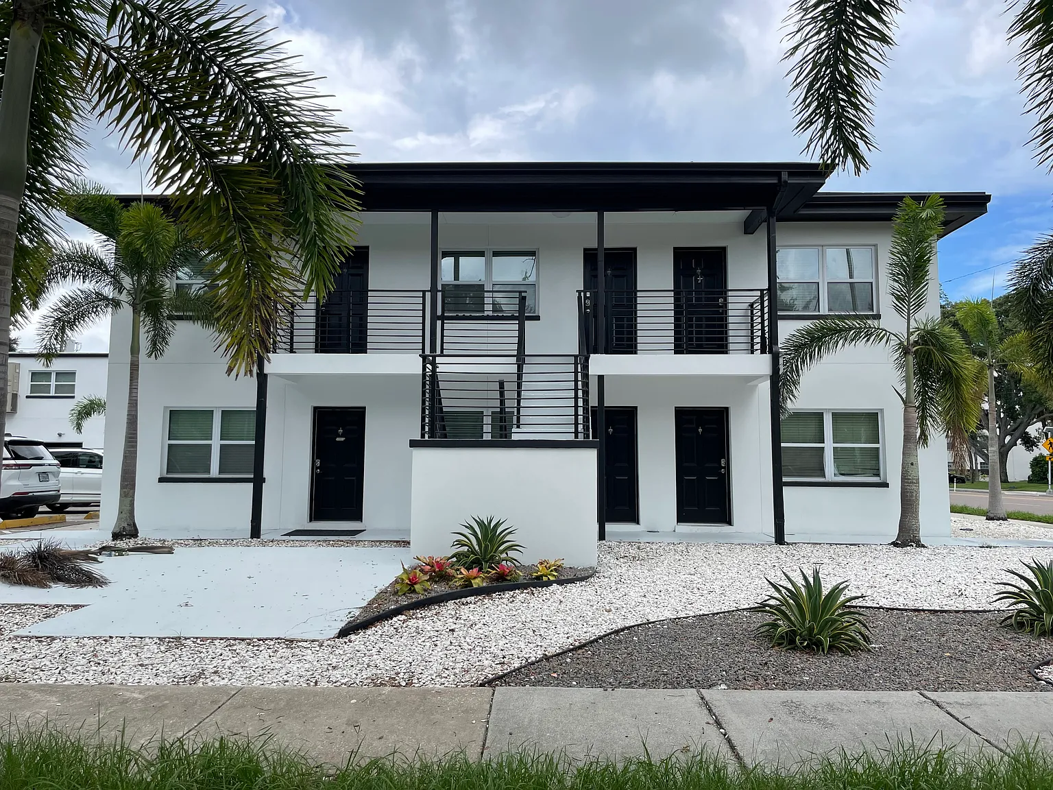 Spring Hill Apartments — Photo 1